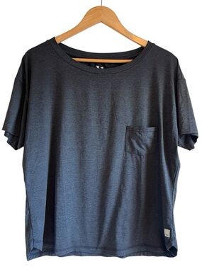 Vuori The Rise The Shine boxy fit grey pocket t-shirt size L excellent condition